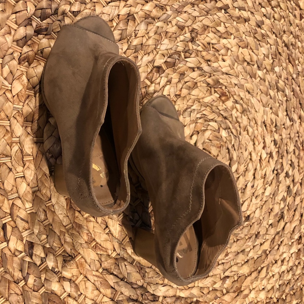 Report Stacked Heel Open Toe Mules Slides - image 7